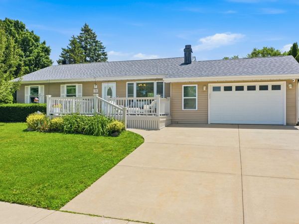 218 Windridge Drive , McHenry, IL 60050