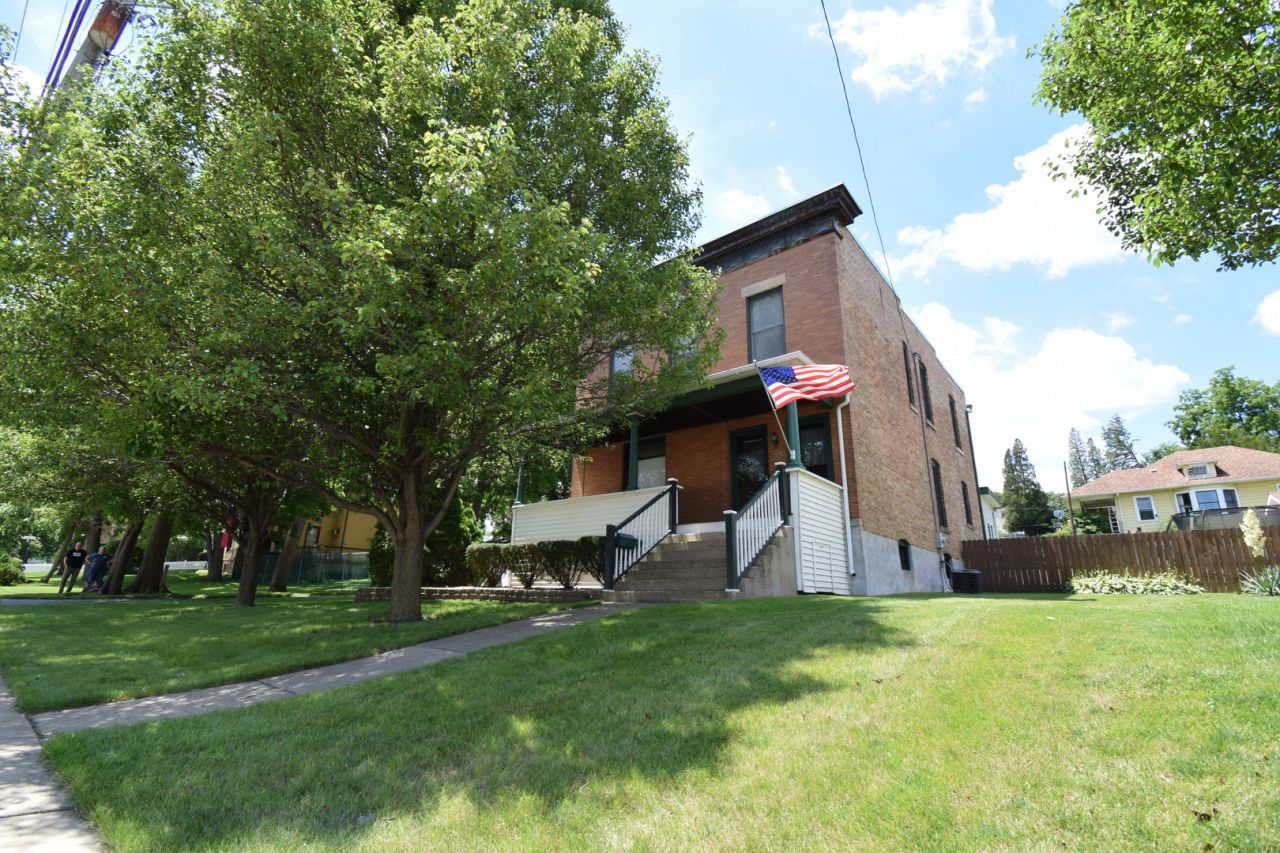 34 S La Fox Street, South Elgin, IL 60177 Main Photo