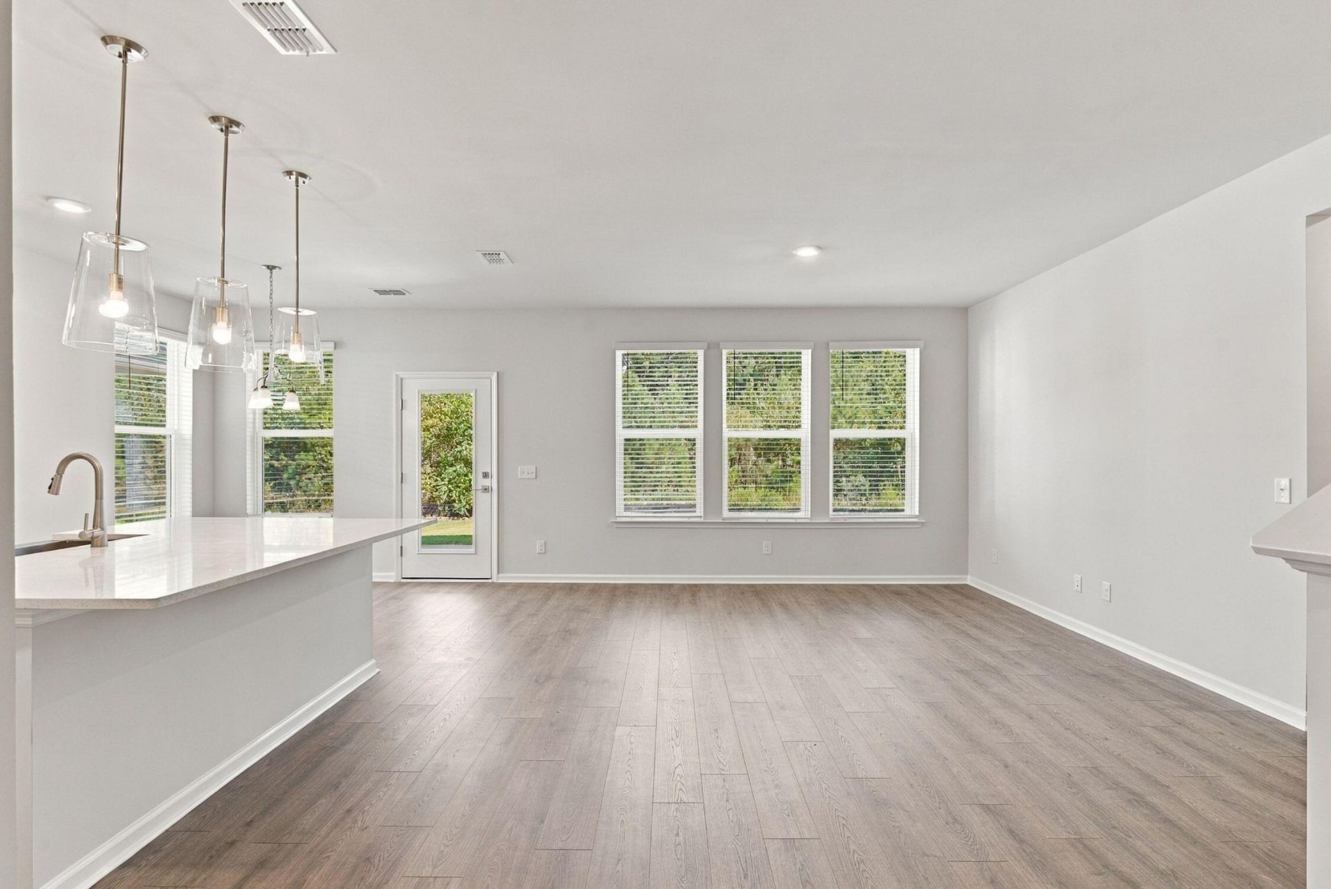438 White Magnolia Street Photo 12