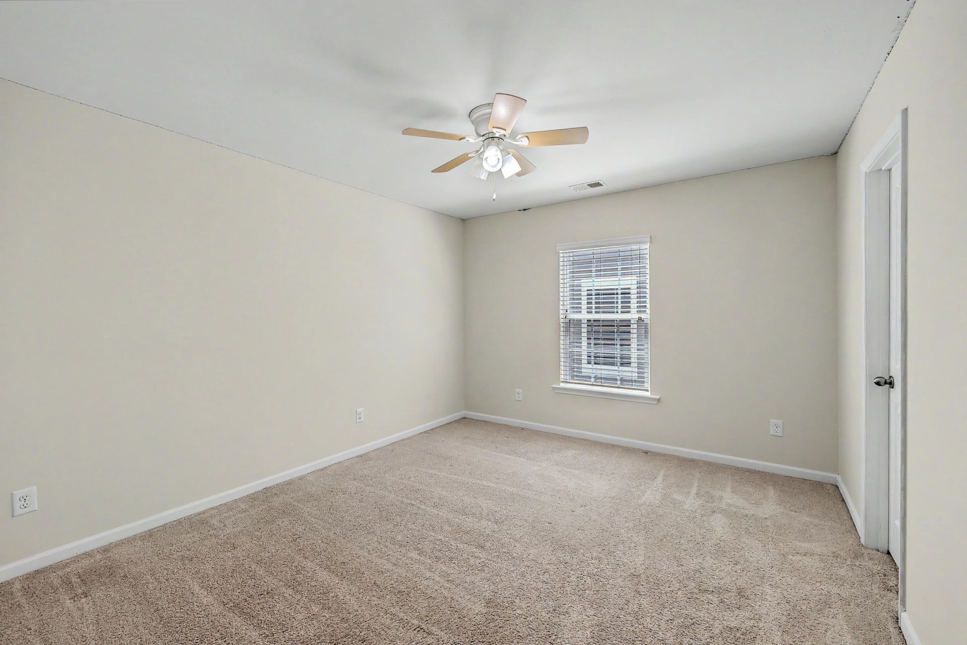 163 Emerald Isle Drive Photo 25
