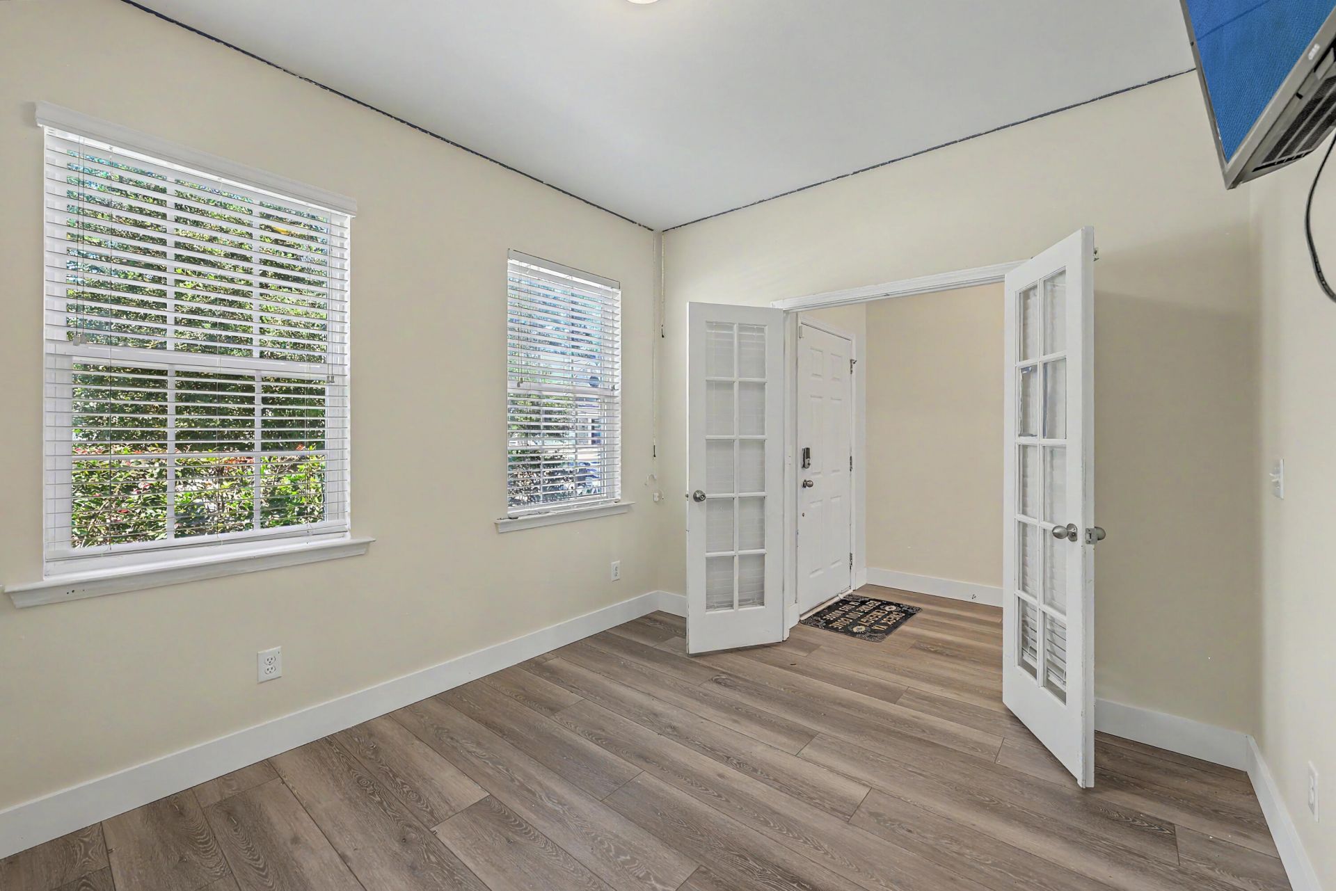 163 Emerald Isle Drive Photo 4