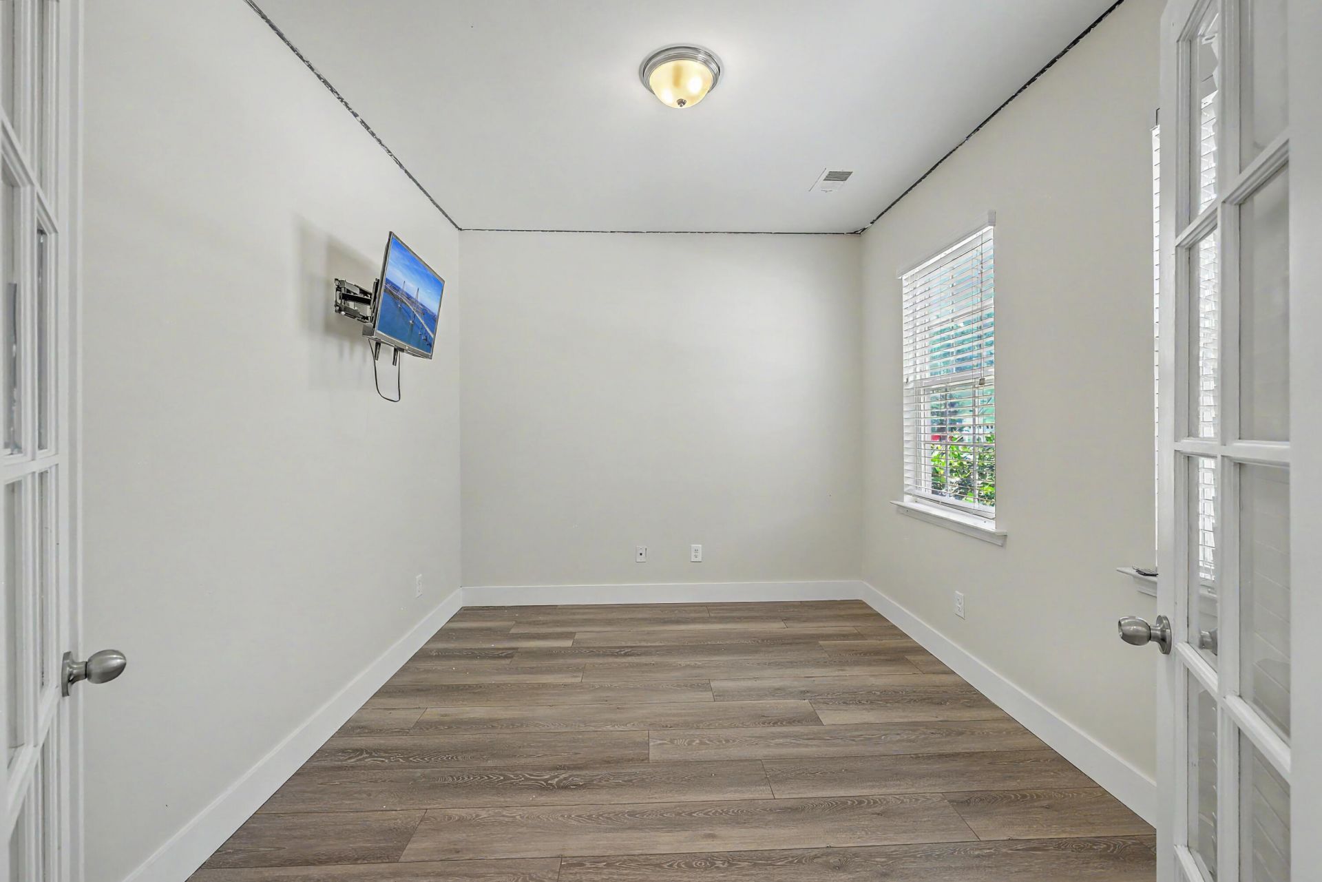 163 Emerald Isle Drive Photo 5