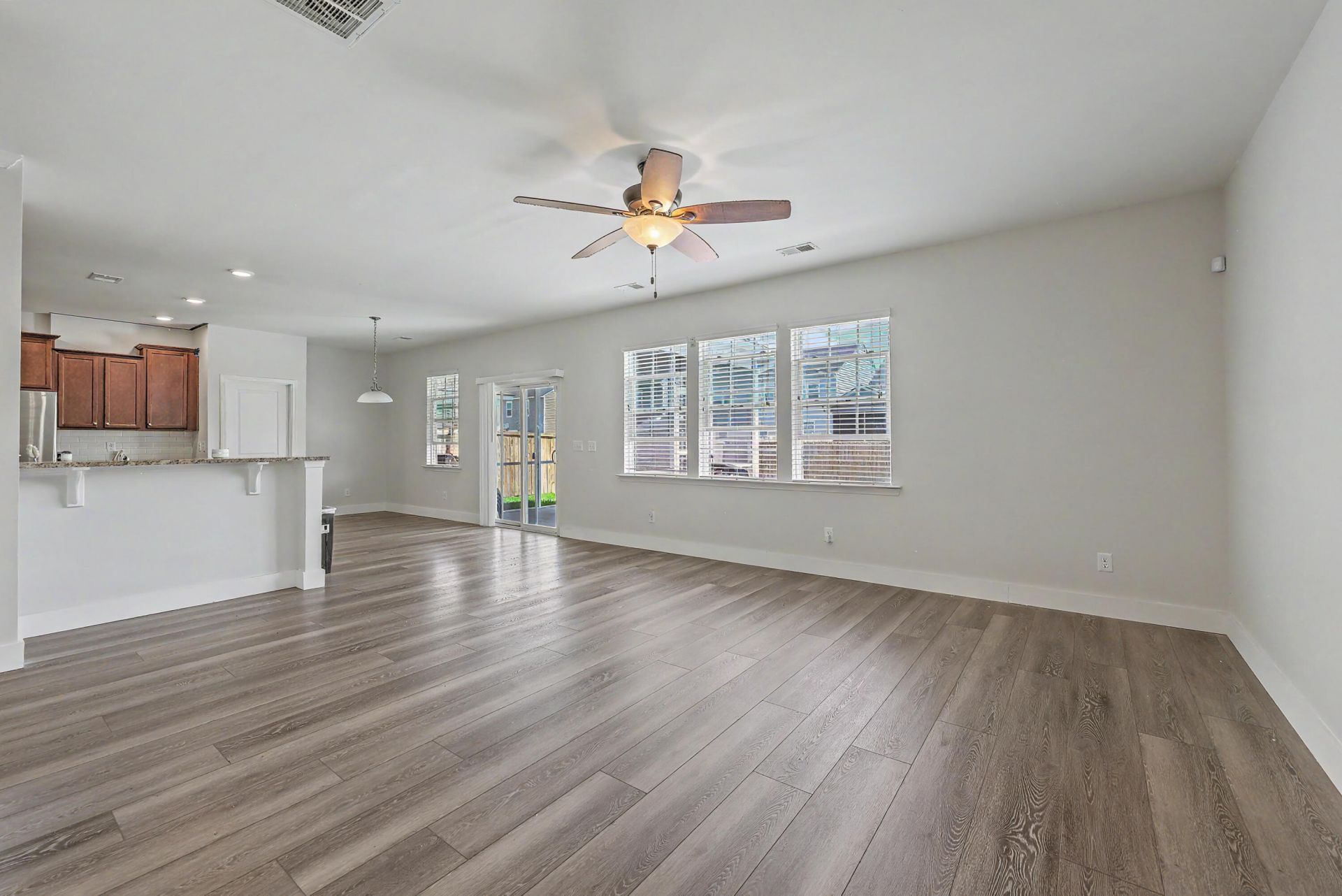 163 Emerald Isle Drive Photo 8