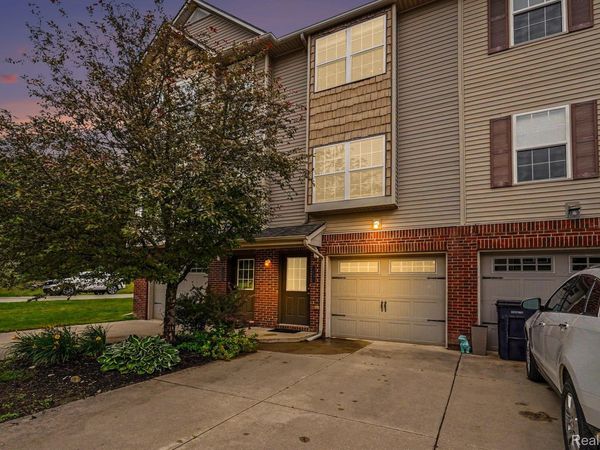 2234 Knotty Pine Trail, Howell Township, Mi 48855