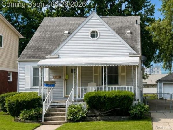 8056 Central, Center Line, MI 48015
