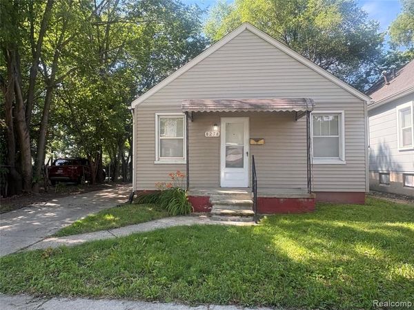 8278 Jackson Avenue, Warren, MI 48089