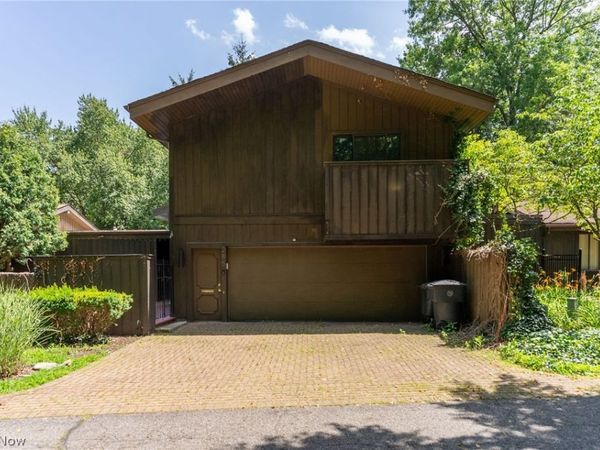 285 North Road NE, Howland, OH 44484