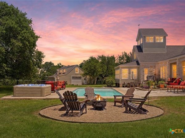 211 Pintail Street , Kyle, TX 78640