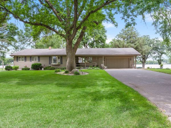 830 Lakewood Drive SW, Hutchinson, MN 55350
