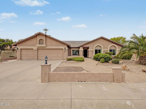 911 E SECRETARIAT Drive, Tempe, AZ 85284