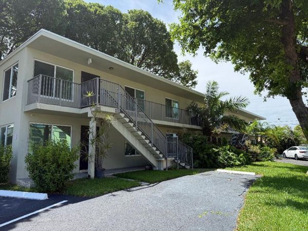 2317 NE 2nd Street, Unit 5, Pompano Beach, FL 33062