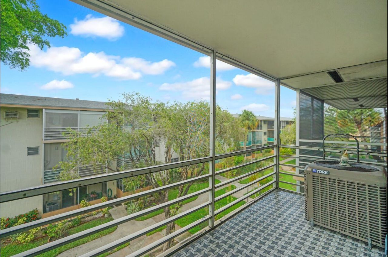 16750 NE 14th Avenue, Unit 303, Miami, FL 33162 Photo