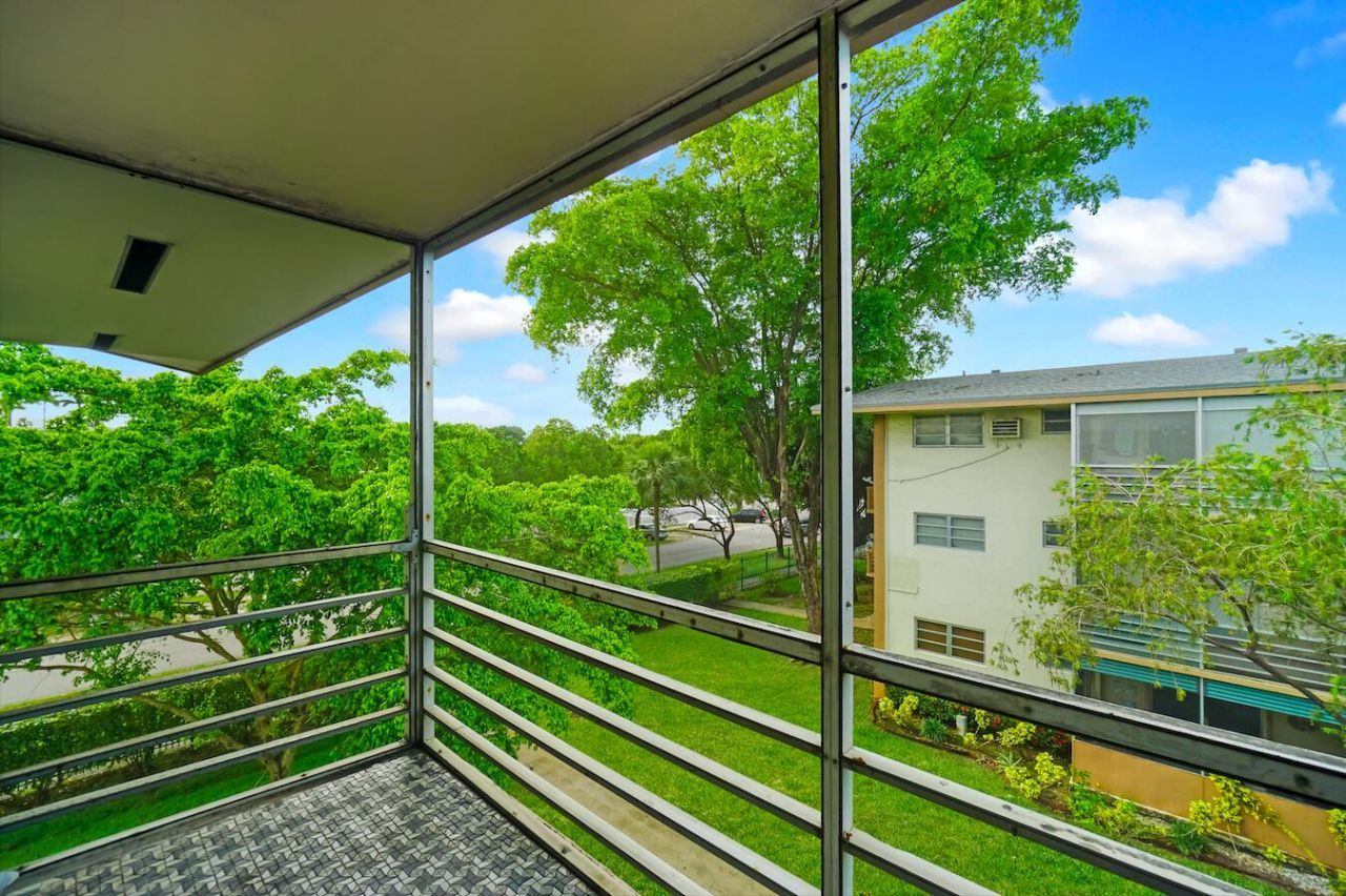 16750 NE 14th Avenue, Unit 303, Miami, FL 33162 Photo