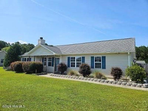 320 Top Knot Road, Hubert, NC 28539