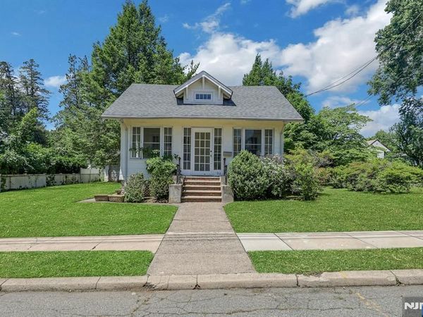 122 Washington Avenue, NEW MILFORD, NJ 07646