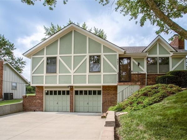 507 NE Karapat Drive, Kansas City, MO 64155