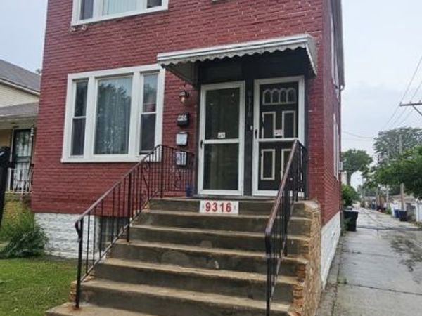 9316 S Marquette Avenue , Chicago, IL 60617