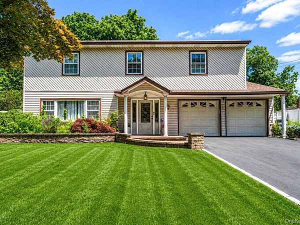 95 Walnut Street , Lake Grove, NY 11755