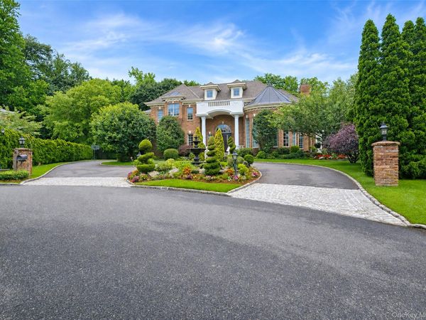 6 Boxwood Way, Manhasset, NY 11030