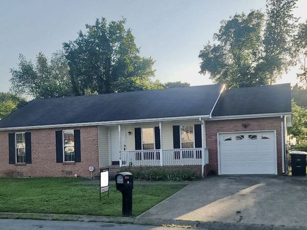 216 Grassmire Dr, Clarksville, TN 37042