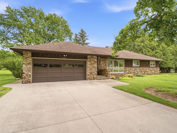 1102 S RIDGE LANE, Appleton, WI 54914