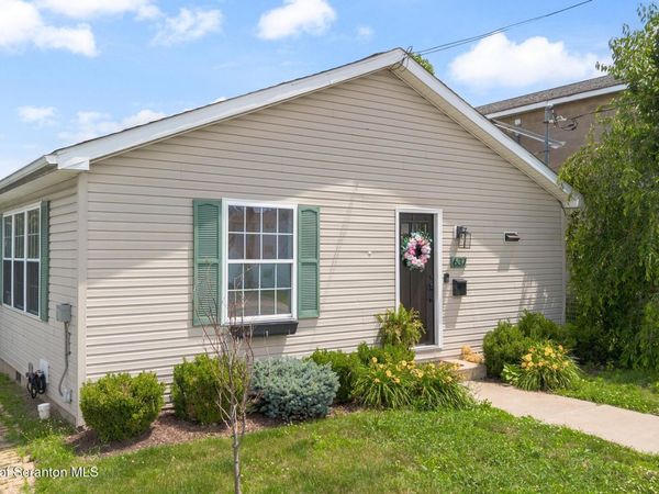637 Sanderson Street, Throop, PA 18512