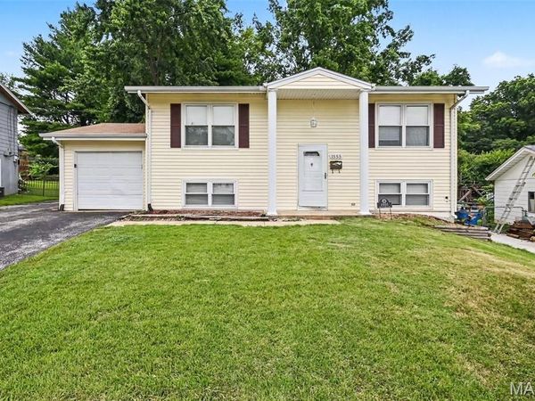 1555 Ville Gloria Lane , Hazelwood, MO 63042