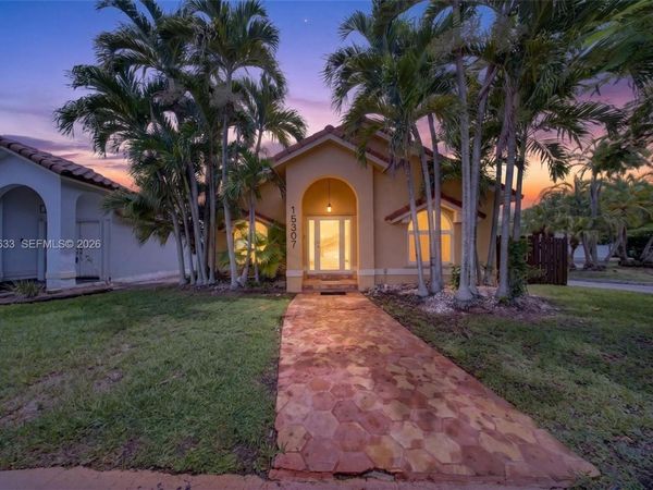 15307 SW 52nd Ter, Miami, FL 33185