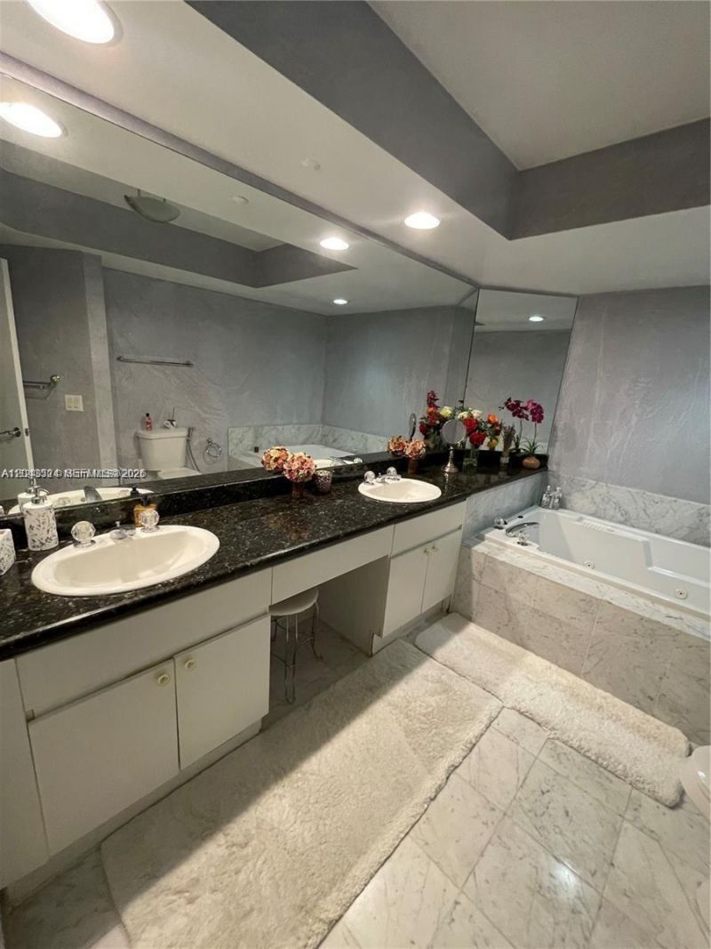 16400 Collins Ave , Unit 942, Sunny Isles Beach, FL 33160 Photo