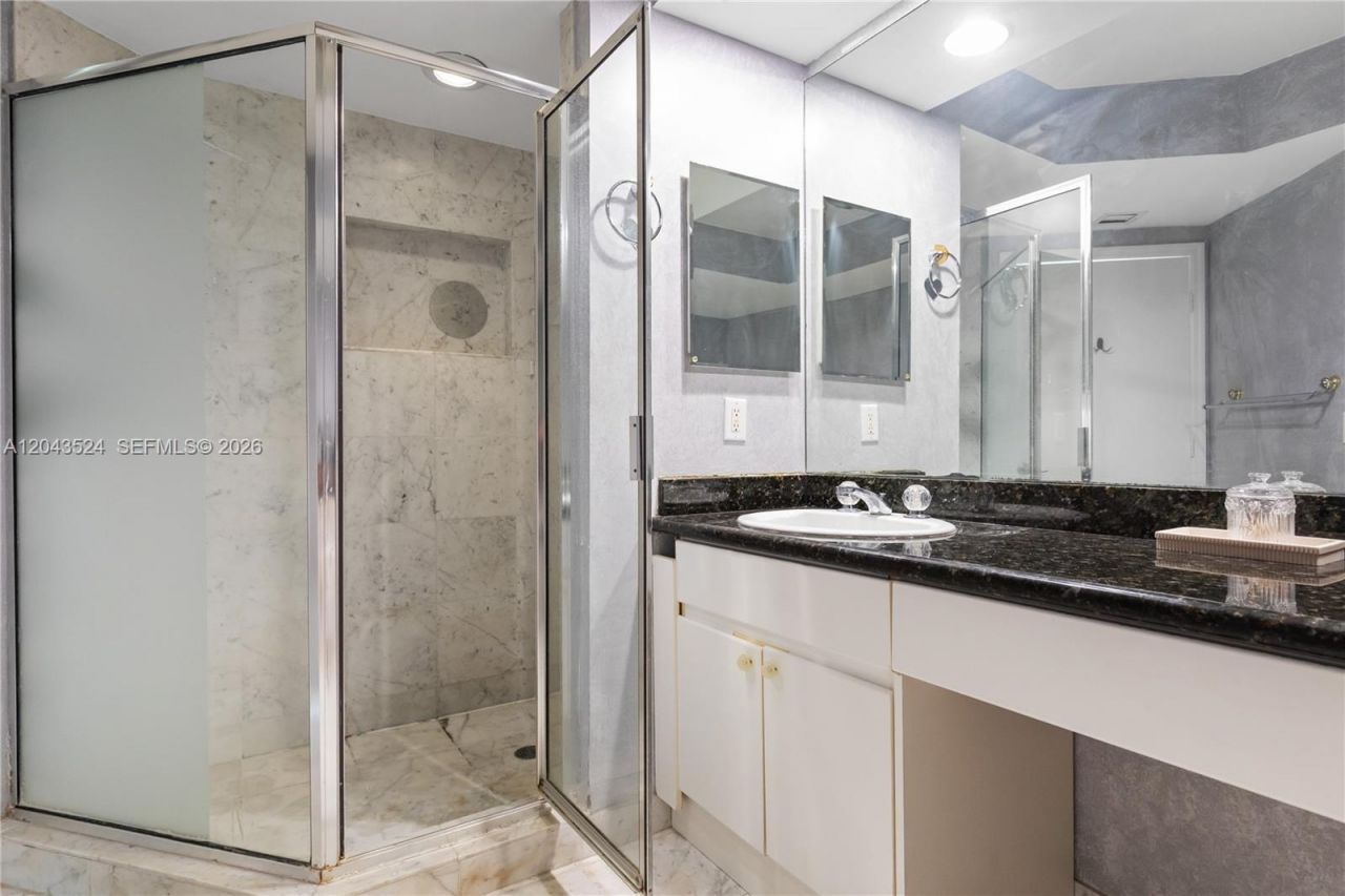 16400 Collins Ave, Unit 942, Sunny Isles Beach, FL 33160 Photo