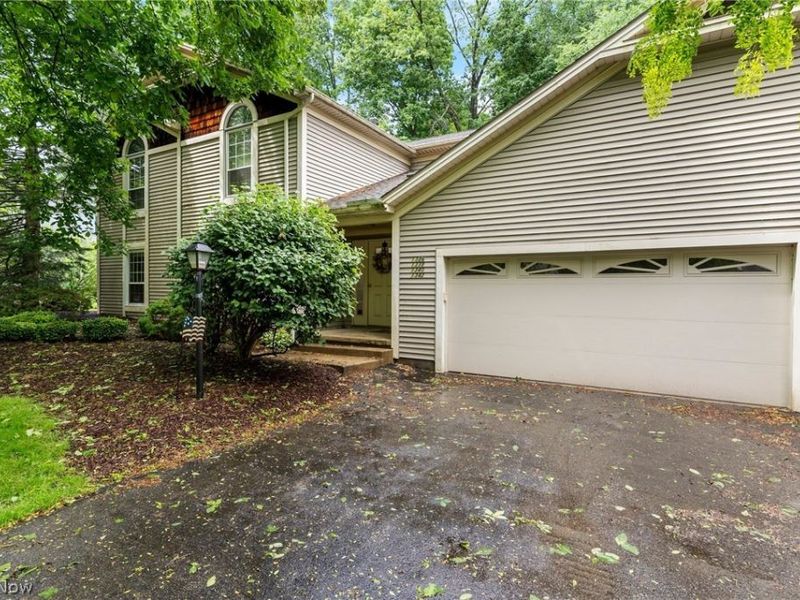 1338 Fox Run Drive, Youngstown, OH 44512 Photo 1