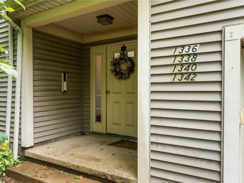 1338 Fox Run Drive, Youngstown, OH 44512 Photo 2