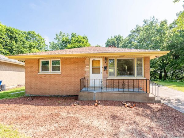 1329 Eastview Drive, Waukegan, IL 60085