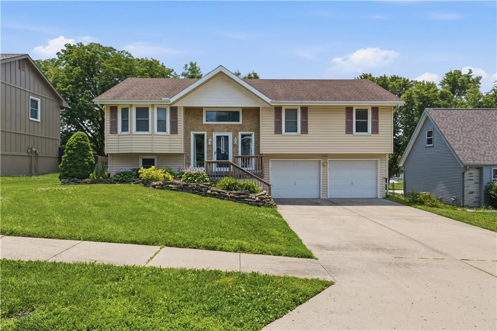 7309 Erika Court, Pleasant Valley, MO 64068 Main Photo