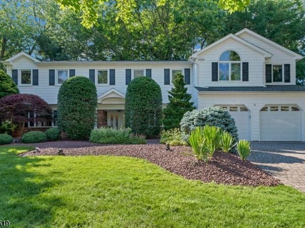 4 Halifax Dr, Marlboro, NJ 07751