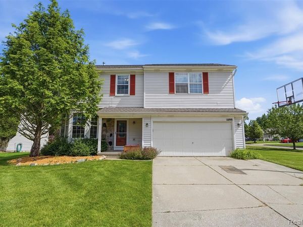 1099 Carriage Hill Drive, Fenton, MI 48430