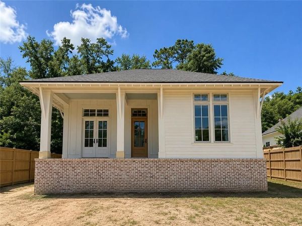 214 Tensaw Avenue, Fairhope, AL 36532