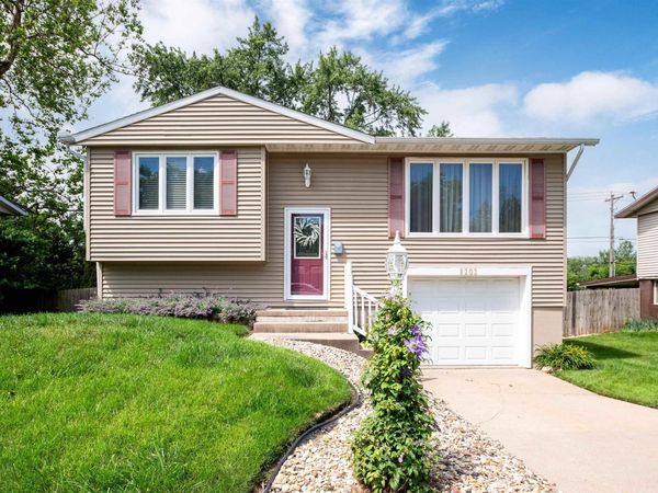 6203 N RANDWICK Road, Peoria, IL 61615