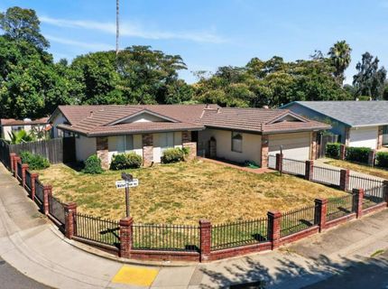 2615 Water Tree Way, Sacramento, CA 95826 Photo