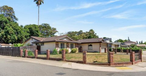2615 Water Tree Way, Sacramento, CA 95826 Photo
