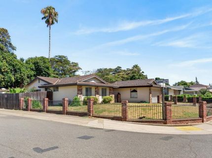 2615 Water Tree Way, Sacramento, CA 95826 Photo