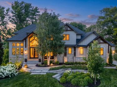 9414 Davenport Street, Omaha, NE 68114