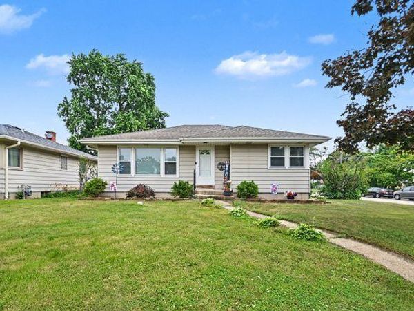 901 Brookwood Street , Bensenville, IL 60106