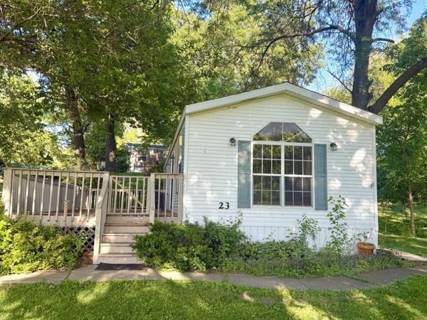 1009 Bay Road , McHenry, IL 60051