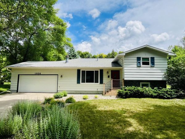 1606 N Jackson Street, Aberdeen, SD 57401