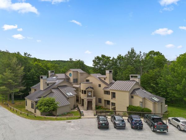 55 Fox Hollow Village, Unit 1, Mendon, VT 05701