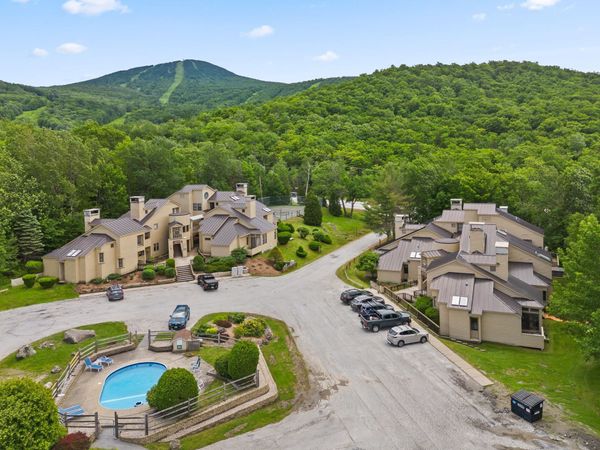55 Fox Hollow Village, Unit 1, Mendon, VT 05701