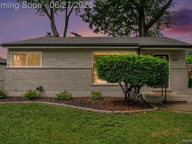 590 Hecht Drive, Madison Heights, MI 48071