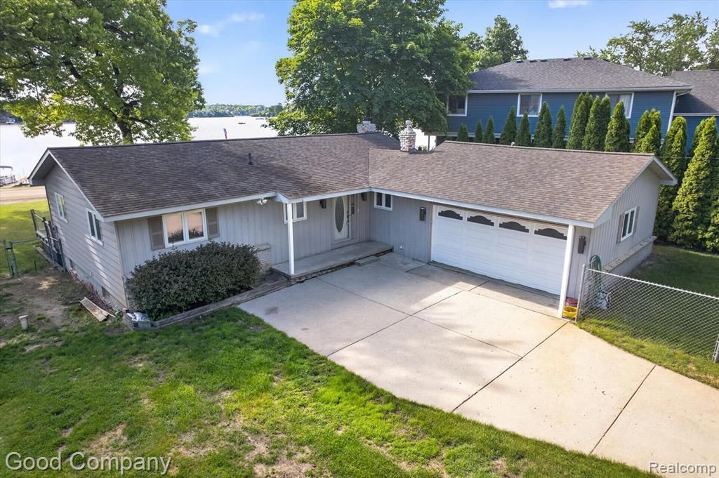 3161 Jackson Boulevard, Highland Township, MI 48356 Main Photo