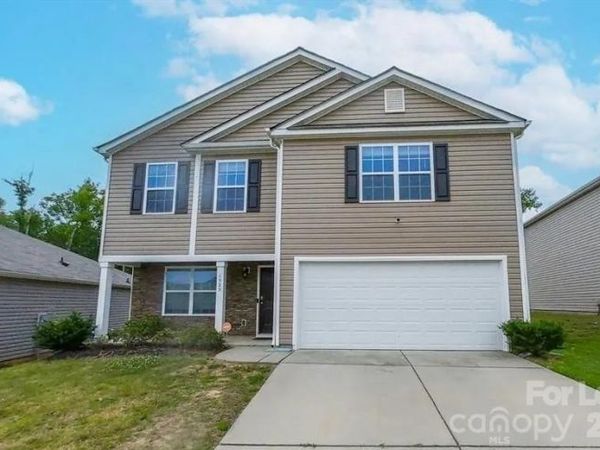 1525 Lilly Springs Place , Dallas, NC 28034